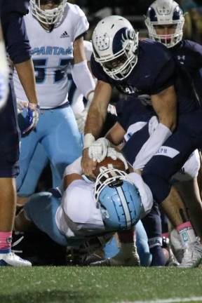 Sparta football clinches sixth victory Sparta football clinches sixth victory