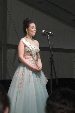 Miss Green is Queen of the Fair The new queen addresses the audience