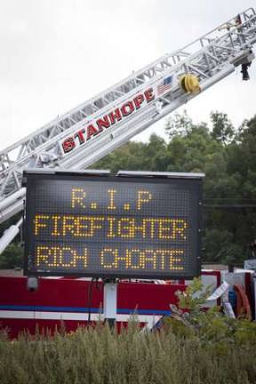 One of the lighted dynamic signs along Rt 206 announces information for the LODD Ceremony for Byram Twp Firefighter Richard Choate.