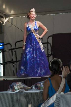 Miss Green is Queen of the Fair Outgoing 2016 Queen of the Fair Kelly Wask of Wantage Photos by Dave Case