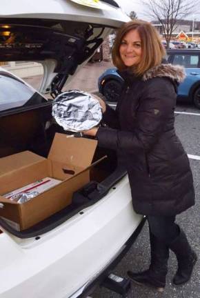 Local merchants, volunteers give back for Thanksgiving Donna Fell from Sparta Books