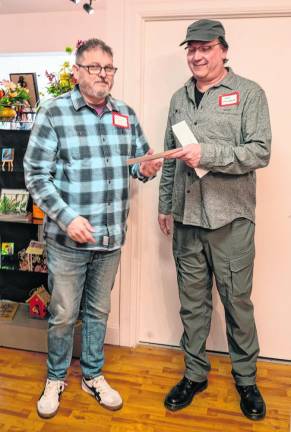 Joe Fontana, right, who judged the contest, presented an award to Daniel Neiman, who won the Landscape Category award for his photo ‘Japanese Maple.’