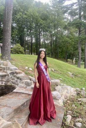 Vote for Queen of the Fair <b>Miss Montague</b>