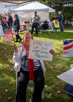 ’No Kings’ rally draws estimated 600 people to Newton Beth Hughes