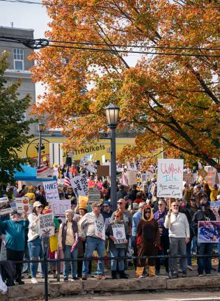 ’No Kings’ rally draws estimated 600 people to Newton An estimated 600 people came to Newton for Saturday’s “No Kings” rally.