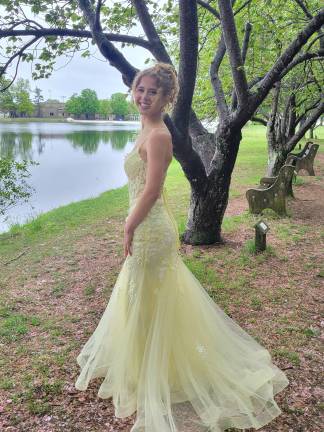 Vote for Queen of the Fair <b>Miss Stanhope</b>
