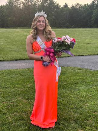 Vote for Queen of the Fair <b>Miss Sandyston</b>