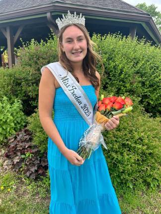 Vote for Queen of the Fair <b>Miss Fredon</b>