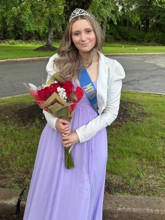 Vote for Queen of the Fair <b>Miss Hampton</b>
