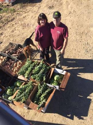 Local merchants, volunteers give back for Thanksgiving Jeanny and Doug Race from Race Farm