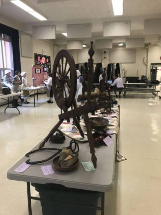 Students learn by living the life of the Colonists The centerpiece in the cafeteria represented Colonial times