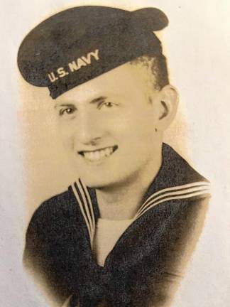 WWII vet reflects on ‘beautiful life’ Ray Fein enlisted in the Navy on Nov. 28, 1944, the same year that he graduated from high school.