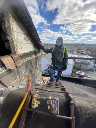 Newton Theatre receives grant for roof repair