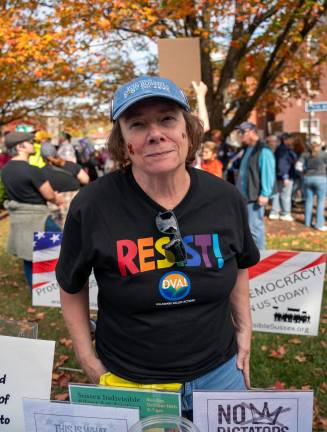 ’No Kings’ rally draws estimated 600 people to Newton Susan Weiss