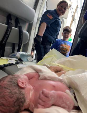Police officer delivers baby on Route 23 Police officer delivers baby on Route 23