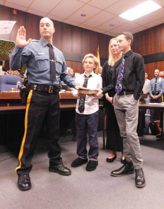 Township promotes police officers, thanks outgoing chief Township promotes police officers, thanks outgoing chief