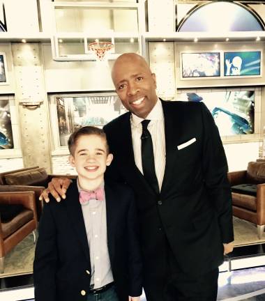 NBA legend Kenny Smith to host basketball camp in Sparta From left, Max Bonnstetter, Sparta resident and Jr. NBA reporter, and former NBA star Kenny Smith