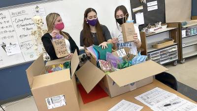 Art students create gift bags for their teachers