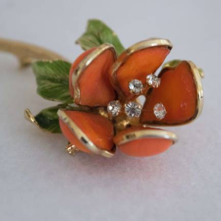 Vintage costume jewelry exhibit at train Creative Train Creative makes its space available for costume jewelry forum