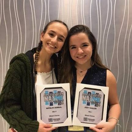 Choir students perform in Pittsburg Natayla and Jody in Pittsburgh.