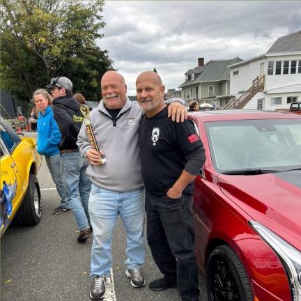 Dave Miller, left, who won the People’s Choice Award, with Gary Posey.