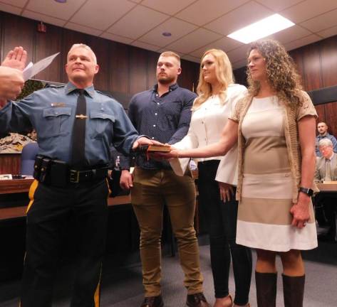 Township promotes police officers, thanks outgoing chief Township promotes police officers, thanks outgoing chief