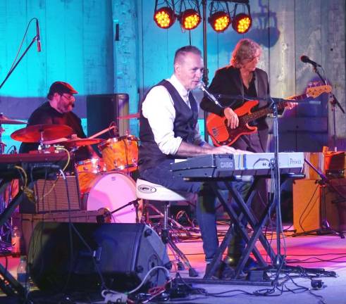 Peter Karp sings and plays keys with drummer Mike Catapano and bassist Niles Terrat (Photo by Vera Olinski)