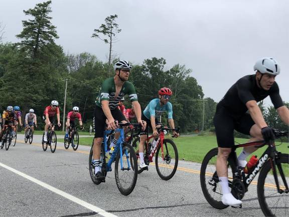 220 compete in Giro del Cielo bike race (Photo by Kathy Shwiff)