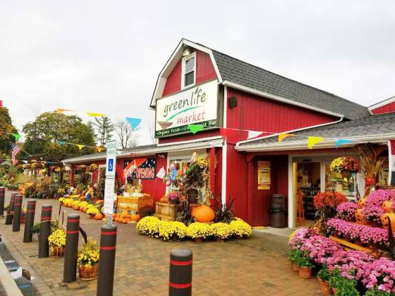 Specialty organic food store opens Green Life Market in Andover