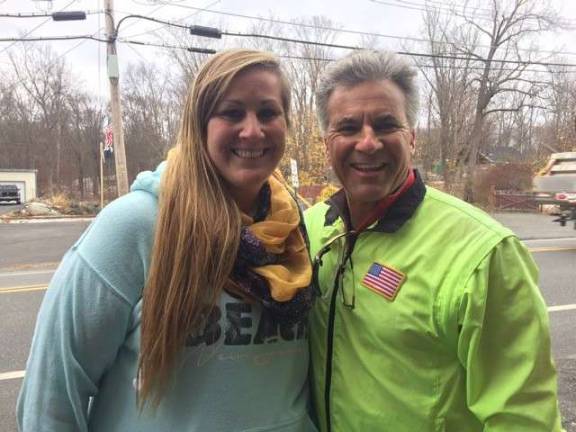 Local merchants, volunteers give back for Thanksgiving Stacey Kirshner and Mitch Morrison