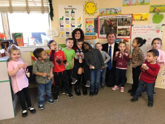 Little Sprouts welcomes Ed and Rosetta Di Tomasso as 'celebrity readers Project Self-Sufficiency Leadership Council members Ed and Rosetta Di Tomasso recently visited the Little Sprouts Early Learning Center.