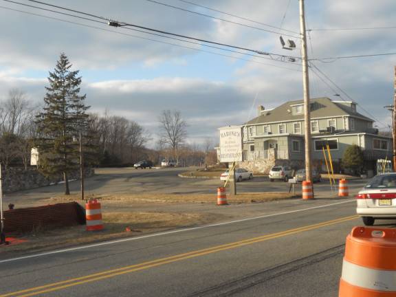 Barone's site to become CVS, other plans abandoned Amy Stewart The application still calls for Barone's, pictured, to be torn down and a CVS pharmacy to be built. However, plans to build two other structures on the property have been abandoned.