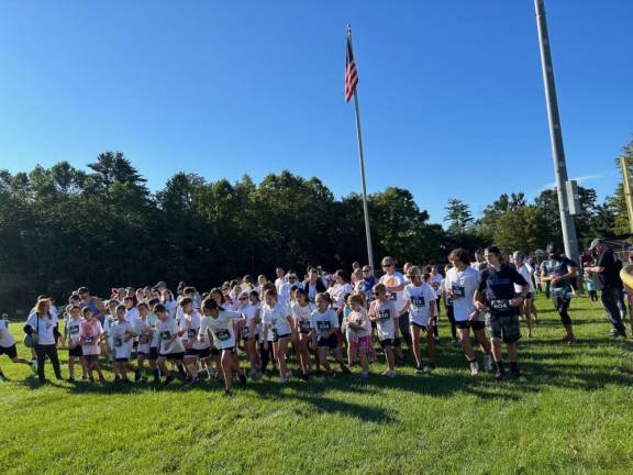 HH2 Participants begin the run in white T-shirts.