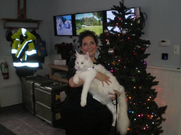 Camille Re and her Maine Coon therapy cat Mutzzie give a therapy educational session to the Glenwood-Pochuck Volunteer Ambulance Squad. (Photos by Janet Redyke)