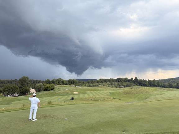 UPDATED: Golfer dies after being struck by lightning Ominous skies over Ballyowen Golf Club in Hamburg on Tuesday, July 8 moments before lightning strikes a golfer. (Photos by Brian Delia)