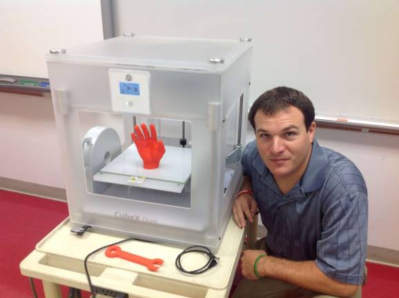 Superintendent uses national bestseller as inspiration Green Hills ThinkSTEM Coach Lou Rossi, with new 3D printer