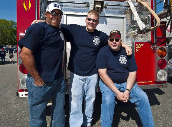 Teenager downs rack of ribs in 2 minutes Three of Newton's Bravest (from left), Scott Estler, 'Ribber' Bryan Farence and Scott Verkon