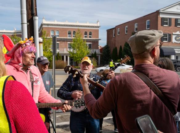 ’No Kings’ rally draws estimated 600 people to Newton Bunny and Band