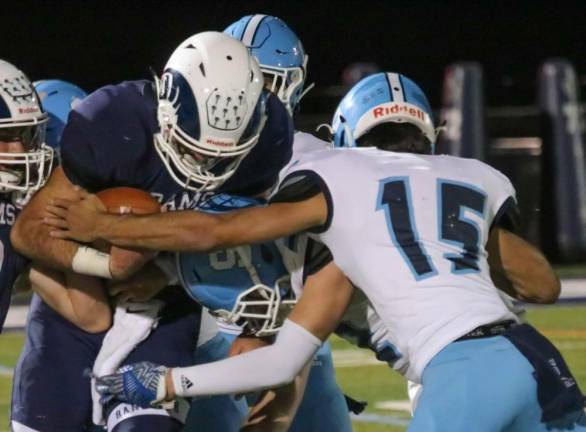 Sparta football clinches sixth victory Sparta football clinches sixth victory