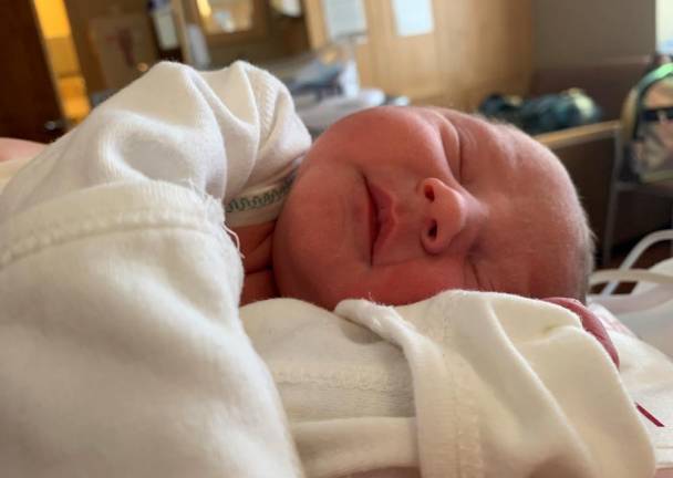 Police officer delivers baby on Route 23 Police officer delivers baby on Route 23