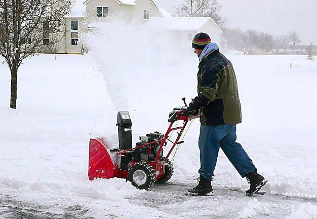 Stay safe while using the power tools that help you survive winter Stay safe while using the power tools that help you survive winter