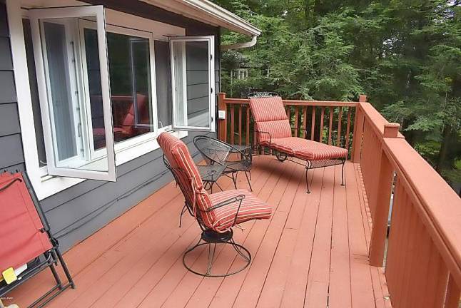 Two-bedroom ranch offers easy lakefront living Deck