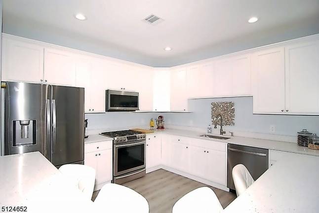 Share your life with family in this Richfield Commons townhome Share your life with family in this Richfield Commons townhome
