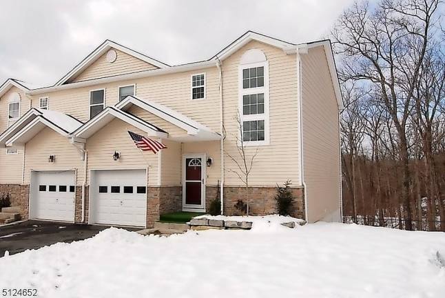 Share your life with family in this Richfield Commons townhome Share your life with family in this Richfield Commons townhome