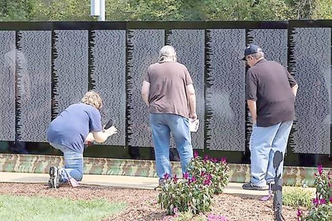 The Moving Wall in Wantage (Photo by Robert G. Breese)