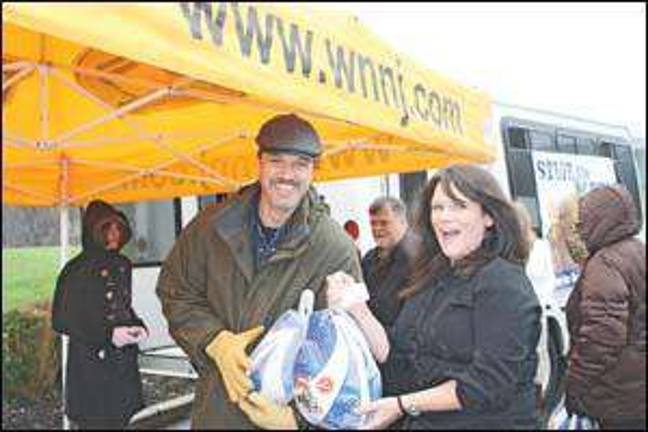 Stuffing the bus to battle hunger Stuffing the bus to battle hunger