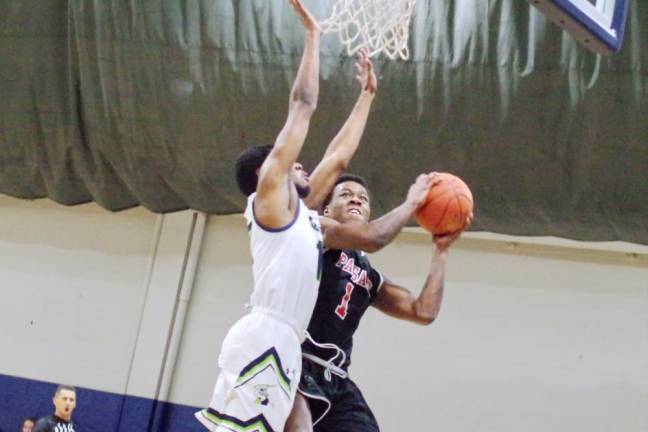 Sussex County's Tamir Williams tries to block a shot by Passaic County's Ki-heim Williams (1). Williams scored 20 points.