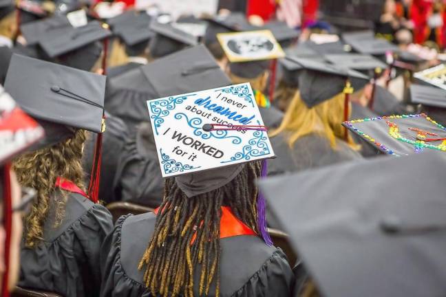 ESU holds winter commencement ceremony