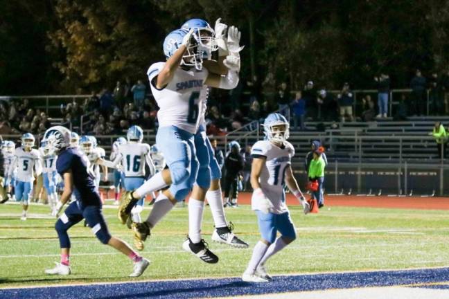Sparta football clinches sixth victory Sparta football clinches sixth victory