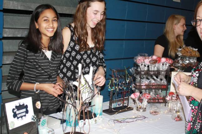 Young entrepreneurs show their stuff A new twist at The Beadery Eatery from eigth graders Suvanni Ranasinghe and Julia McEllen. Photos by Rose Sgarlato